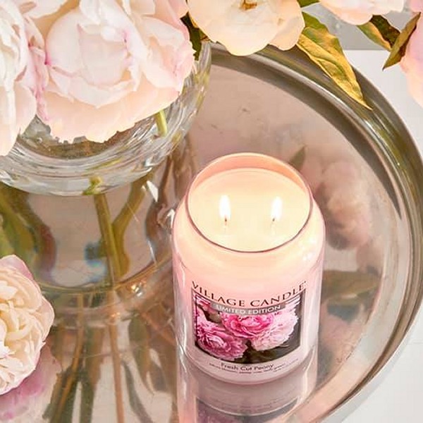 Fresh Cut Peony - 454g von Village Candle